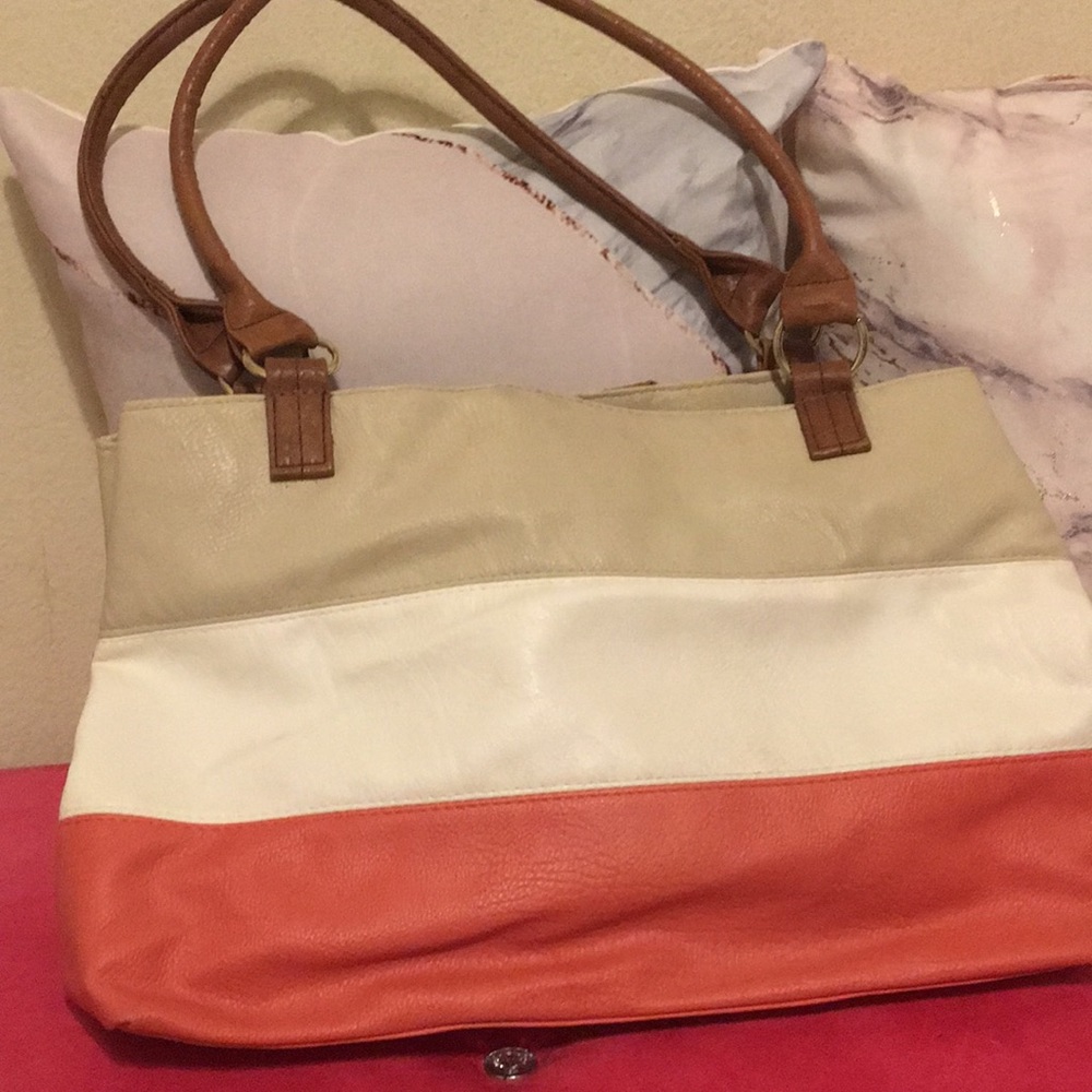 Satchel - Picture 2 of 5
